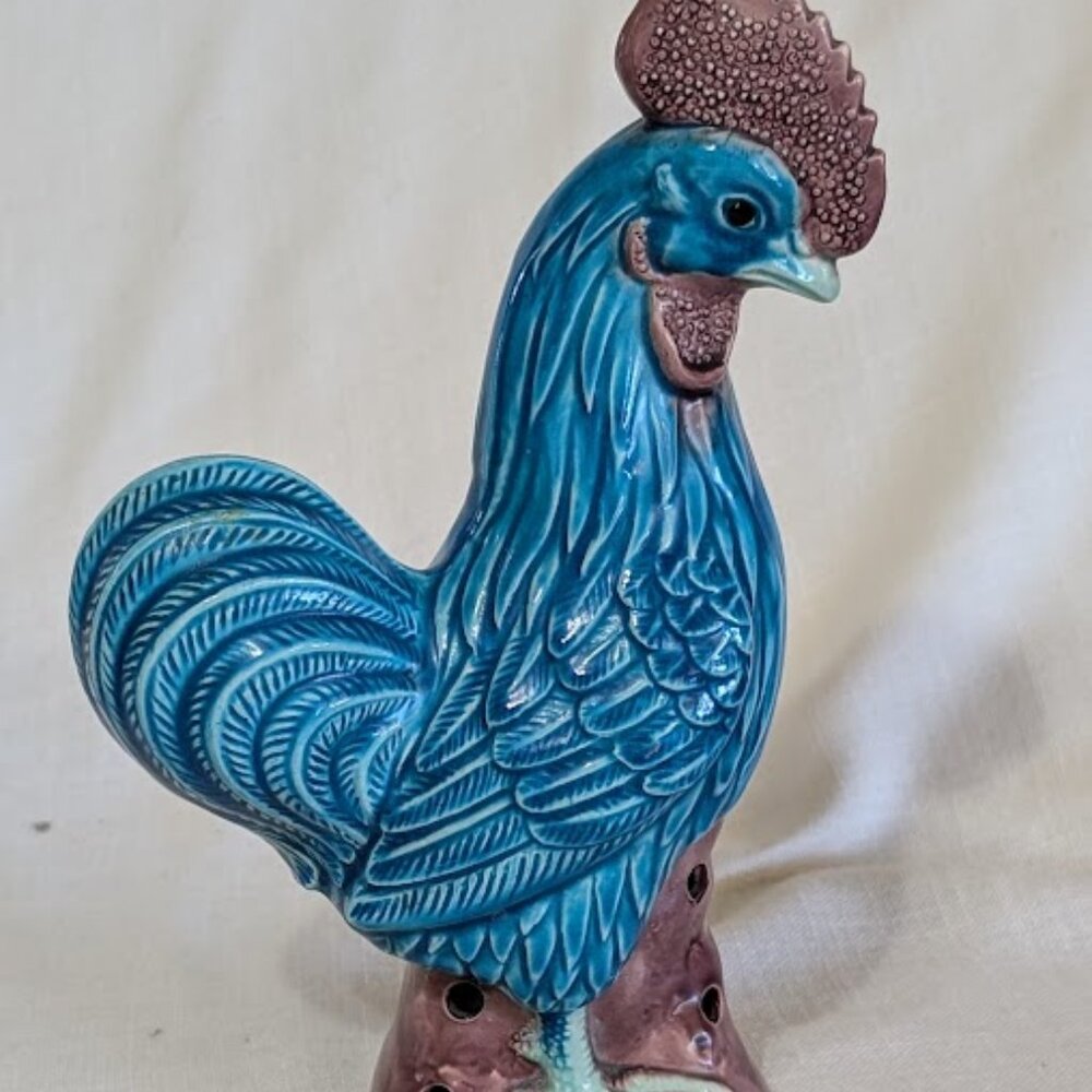 TWO VINTAGE CERAMIC ROOSTERS - Picture 3 of 6